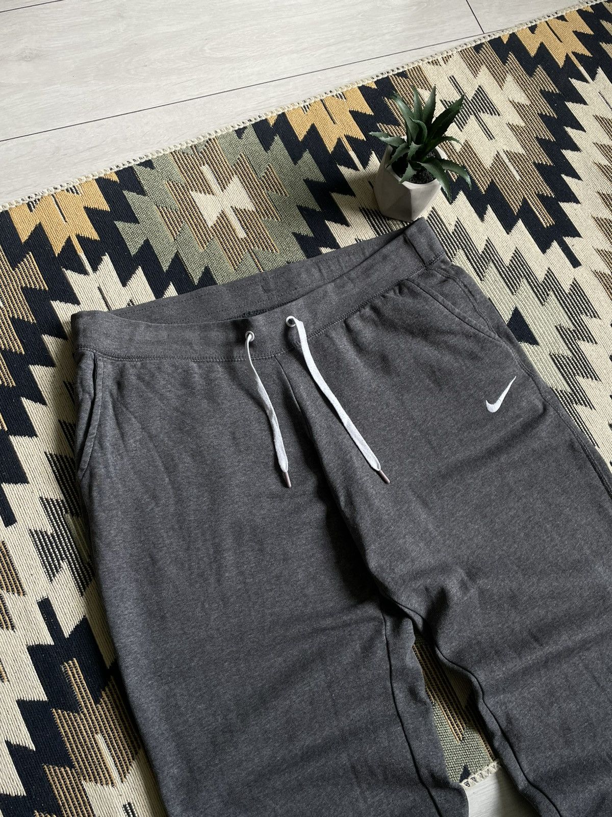 Vintage Vintage Nike Swoosh Baggy Y2K Sweatpants Size US 34 / EU 50 - 3 Thumbnail