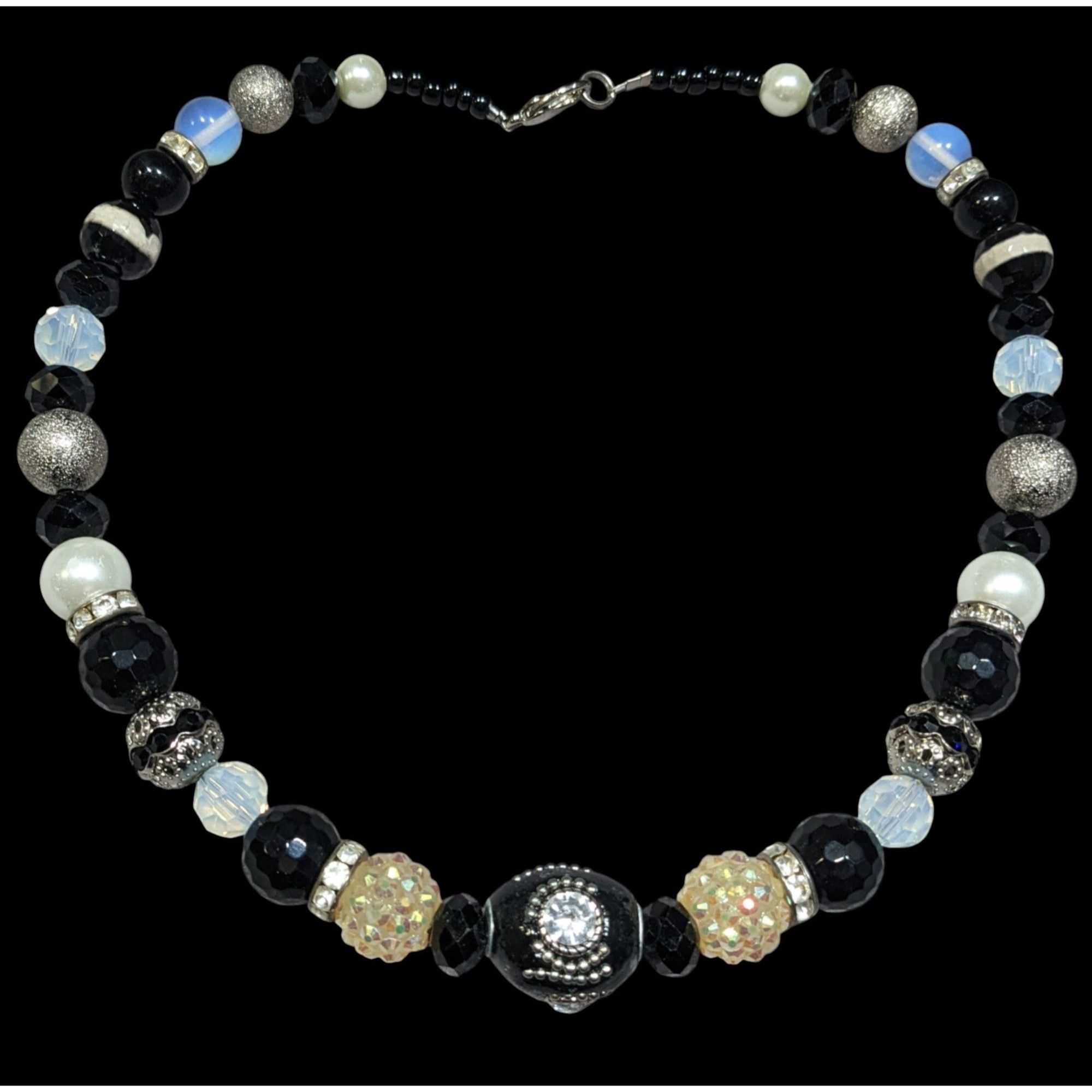 Handmade Handmade Glam Goth Black And White Beaded Necklace Size ONE SIZE - 1 Thumbnail