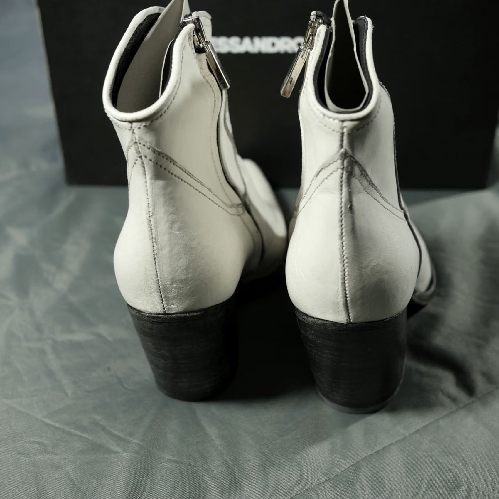 Vintage Alessandro Vasini Boots Womens 9 White Alyson Zip Ankle Western Distressed Italy Size US 9 / IT 39 - 4 Thumbnail