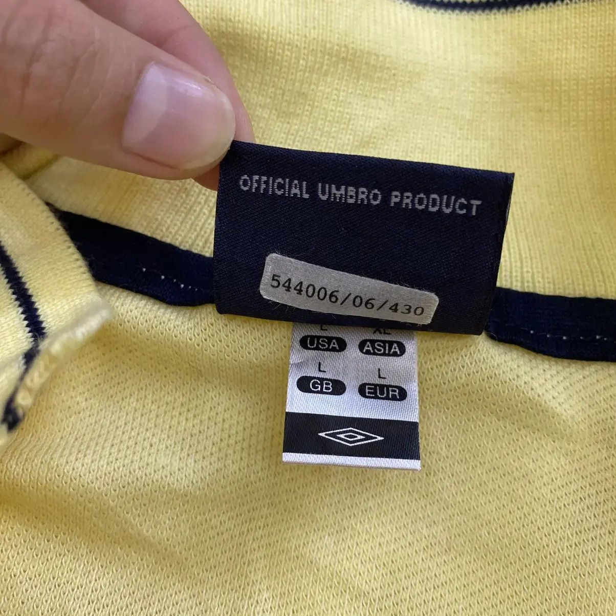 Umbro Vintage UMBRO OFFICIAL PRODUCT Embroidered Polo Tee Size US L / EU 52-54 / 3 - 6 Thumbnail