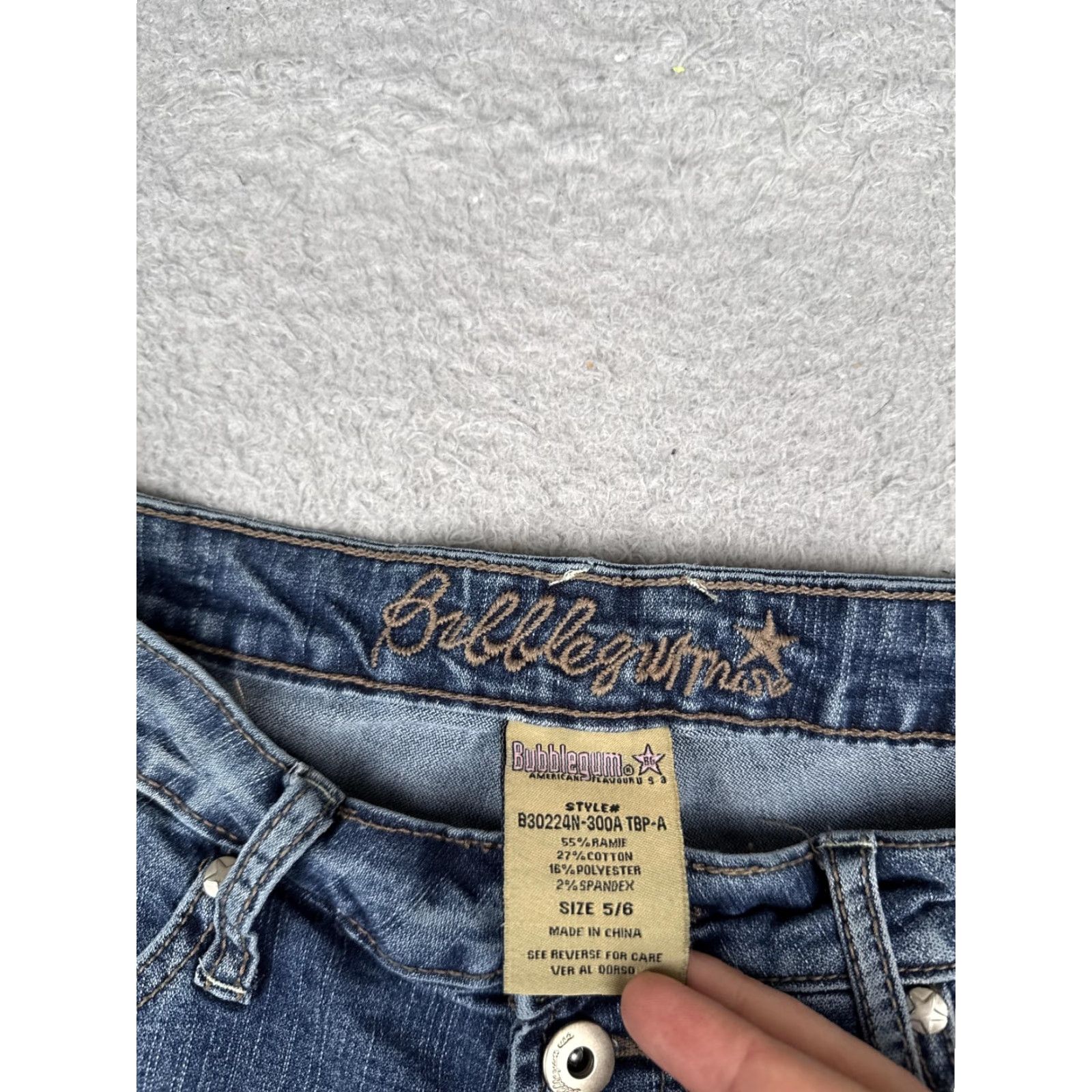 Vintage Bubblegum Shorts Womens 28 Cut-Off Denim 5-Pocket Embroidered Pockets Blue Button Fly Vintage No Size 28" / US 6 / IT 42 - 6 Thumbnail