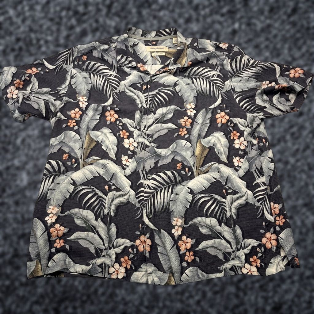 Tommy Bahama Men's Short Sleeve Shirt XL Black Silk Floral Hawaiian Tropical Leaf Summer Casual