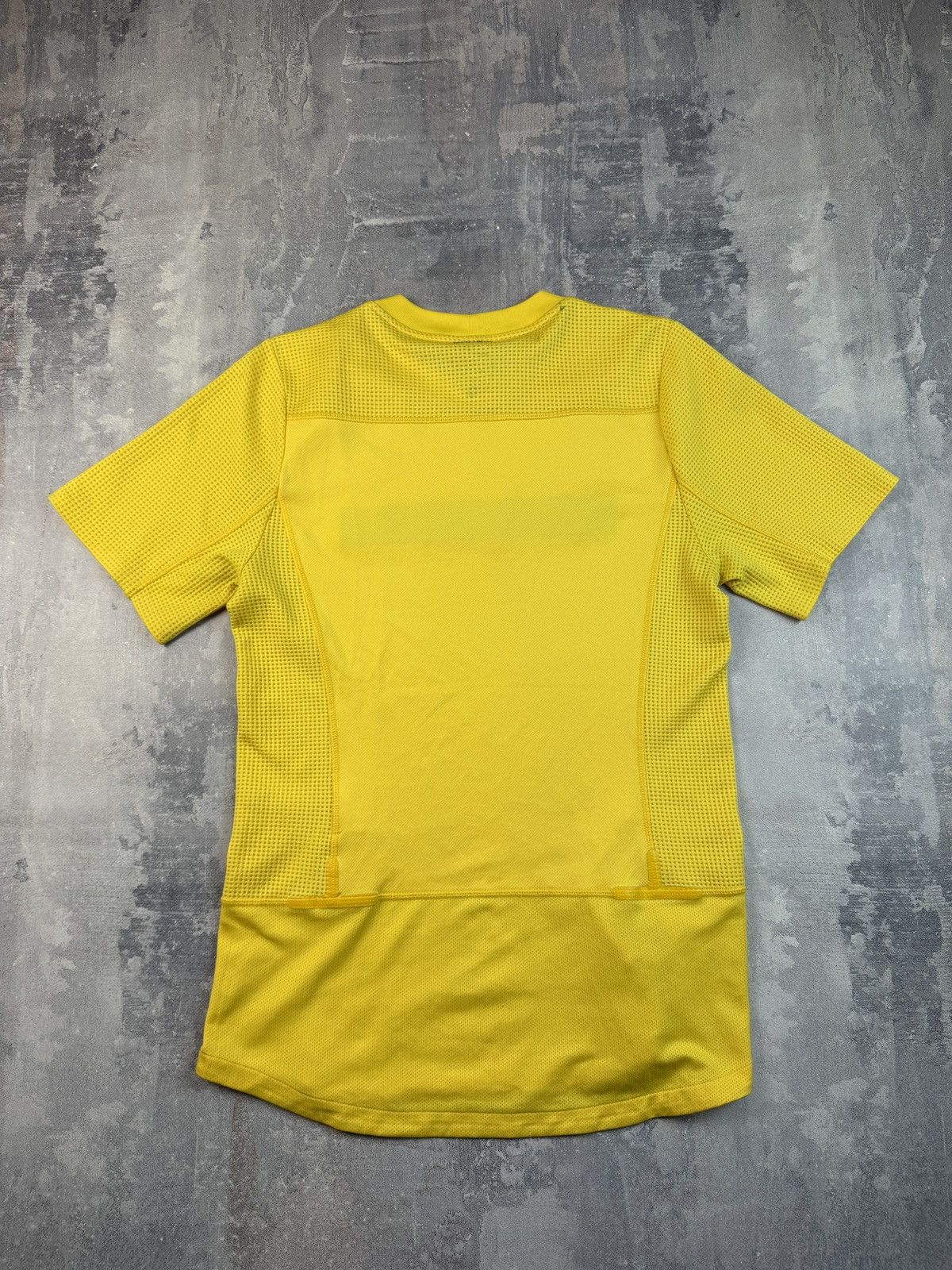 Nike Brazil 2011/12 Home Football Shirt Soccer Jersey Nike M Size US M / EU 48-50 / 2 - 8 Thumbnail
