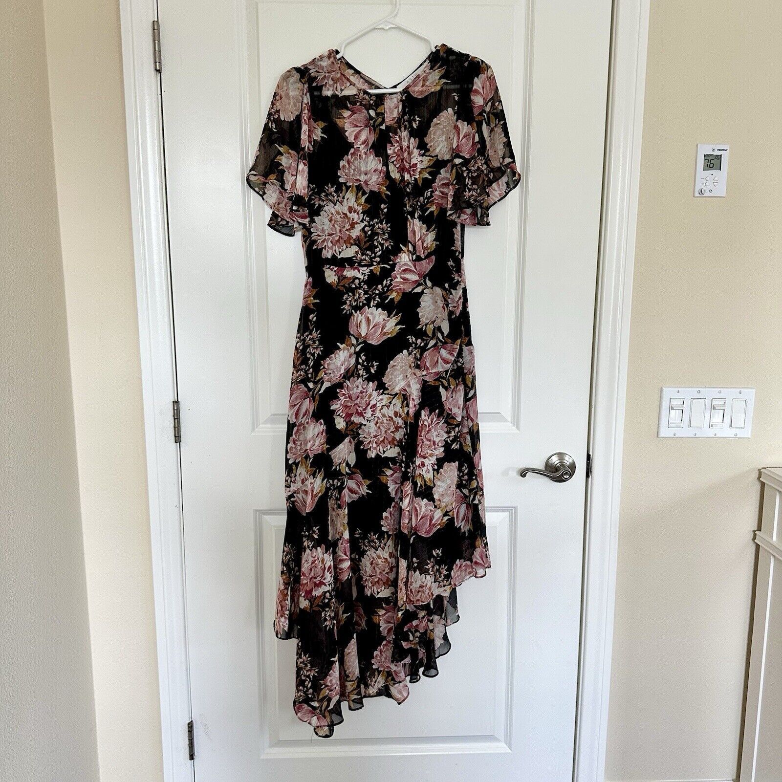 ASTR The Label ASTR The Label Flutter Sleeve Floral Maxi Dress Size M Size M / US 6-8 / IT 42-44 - 1 Thumbnail