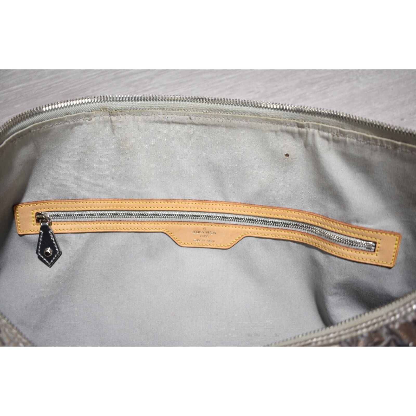 Louis Vuitton Louis Vuitton Keepall Mirror Weekend Travel Duffle Bag Size ONE SIZE - 19 Thumbnail