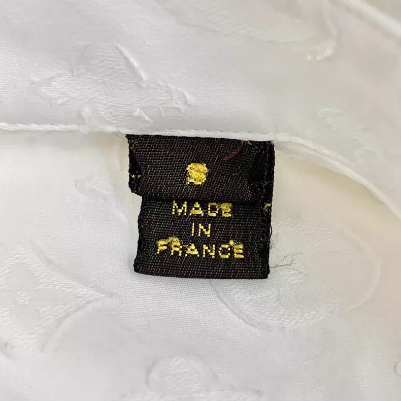 Louis Vuitton Louis Vuitton White logo embossed full-print cotton lapel Size US S / EU 44-46 / 1 - 6 Thumbnail