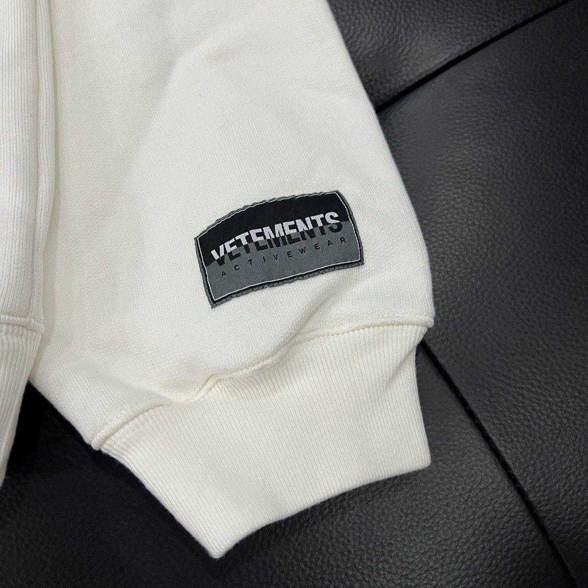 Vetements Vetements Logo Hoodie Size US M / EU 48-50 / 2 - 8 Thumbnail