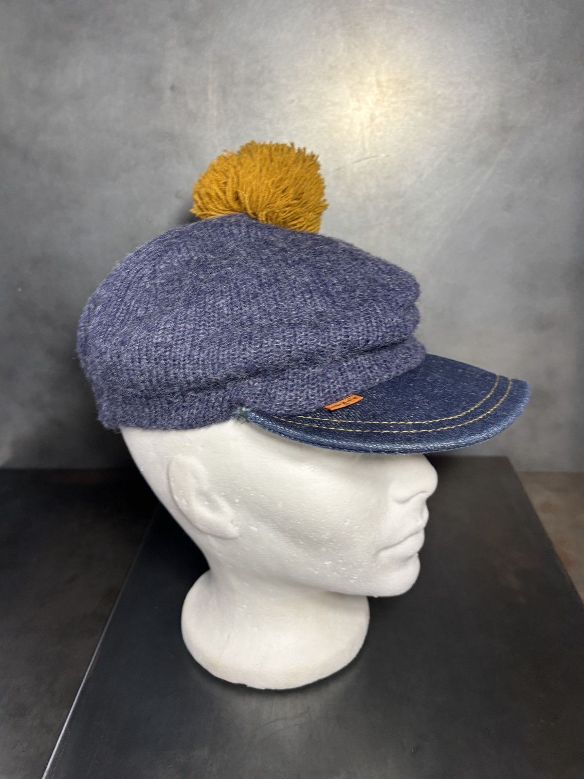 Levi's 1970s Levi's Orange Tab Hat Vintage Ski Pom Pom Brim Beanie Size ONE SIZE - 14 Thumbnail
