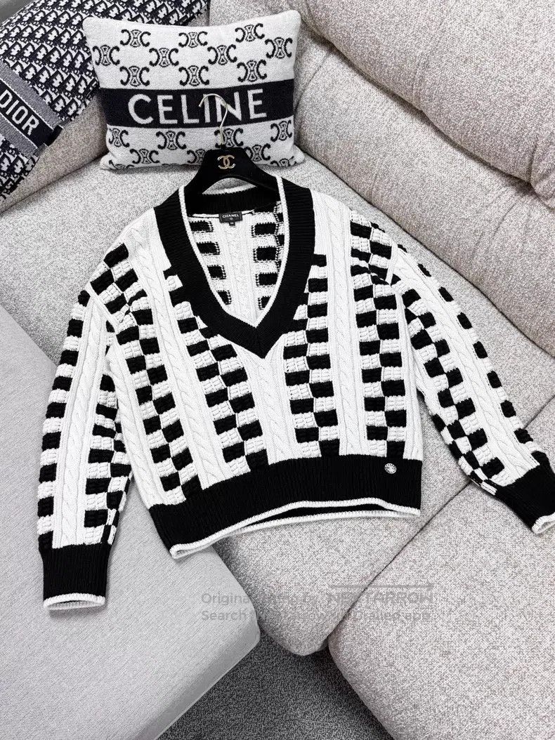 Chanel Chanel V-neck mosaic racing chess pattern pullover cashmer Size XS / US 0-2 / IT 36-38 - 2 Thumbnail