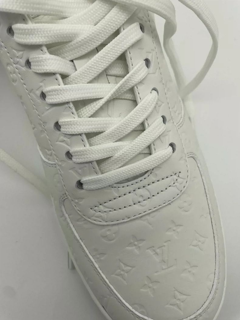 Louis Vuitton Louis Vuitton Embossed printed low-top casual shoes Size US 7 / EU 40 - 7 Thumbnail