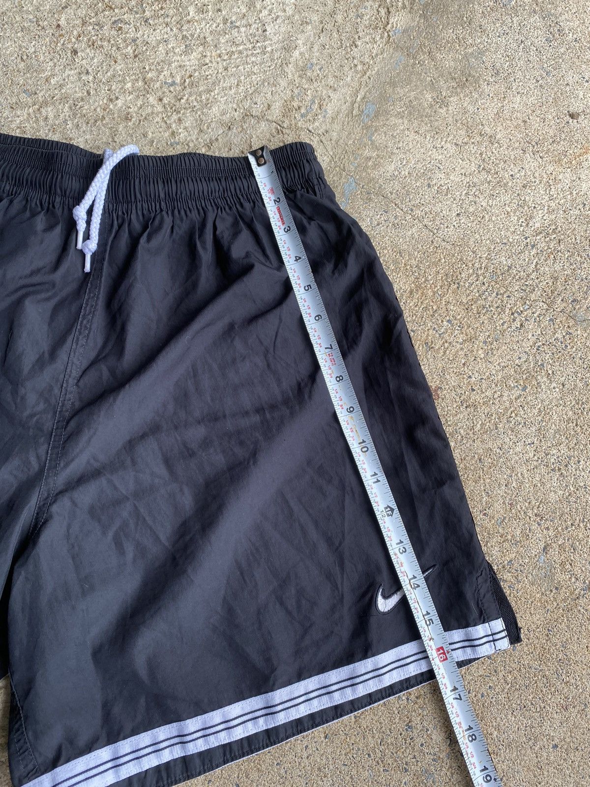 Nike × Vintage Vintage 90’s Nike Black Essential Medium Shorts Size US 26 / EU 42 - 7 Thumbnail