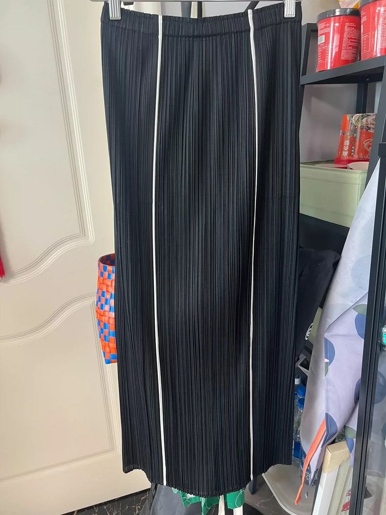 Issey Miyake Issey Miyake size:3 Black shrimp thread skirt Size 42" / US 20 - 1 Thumbnail