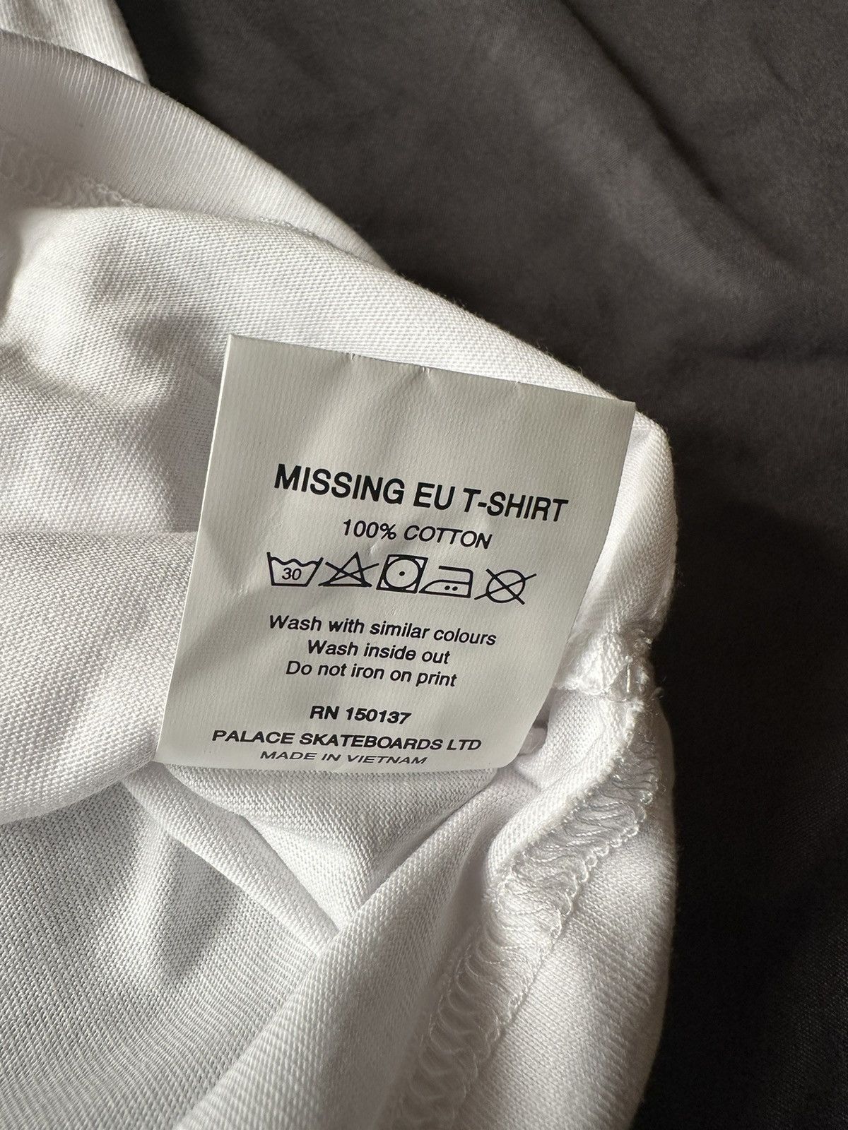 Palace Missing EU T- Shirt Size US S / EU 44-46 / 1 - 3 Thumbnail