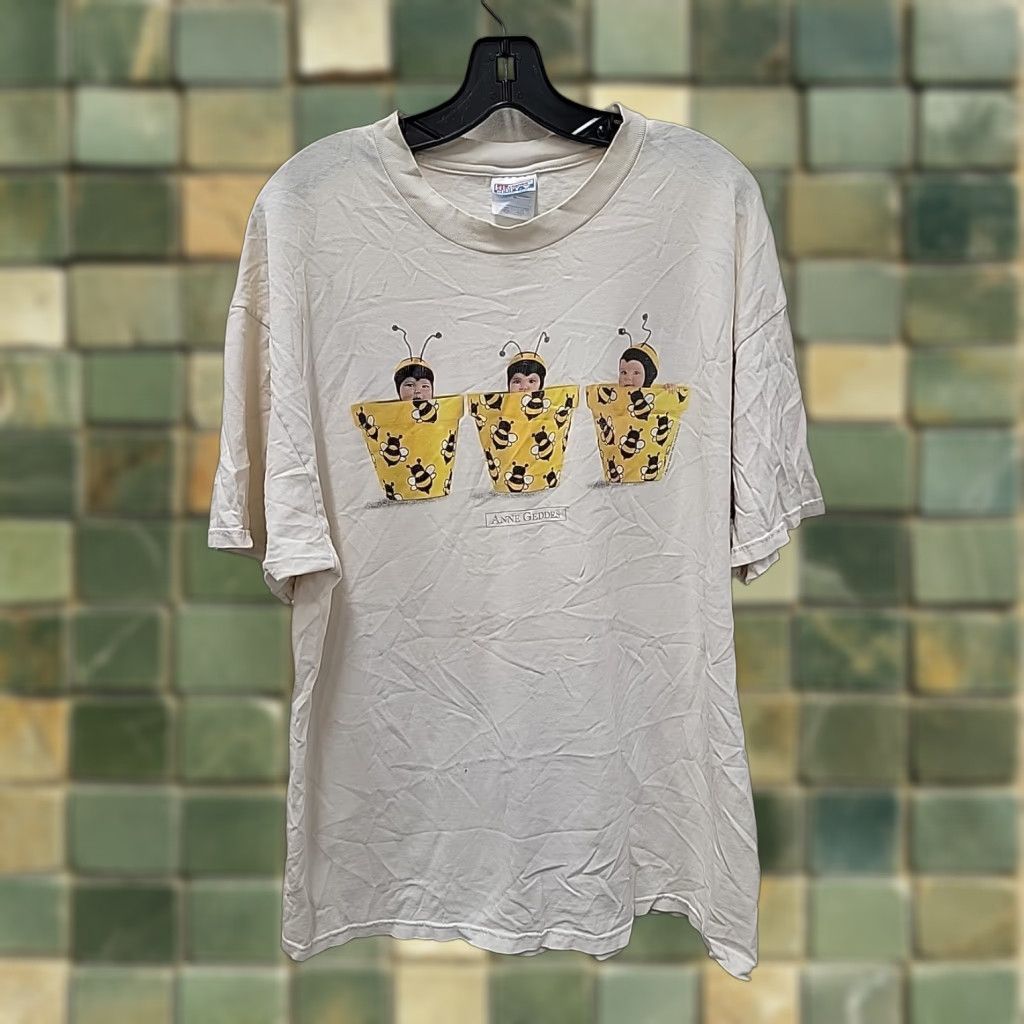 Hanes VINTAGE Anne Geddes Bumblebee Flower Pot Babies T-Shirt XL Men White Graphic Tee Hanes 100% cotton Short Sleeve Distressed Size US XL / EU 56 / 4 - 1 Thumbnail