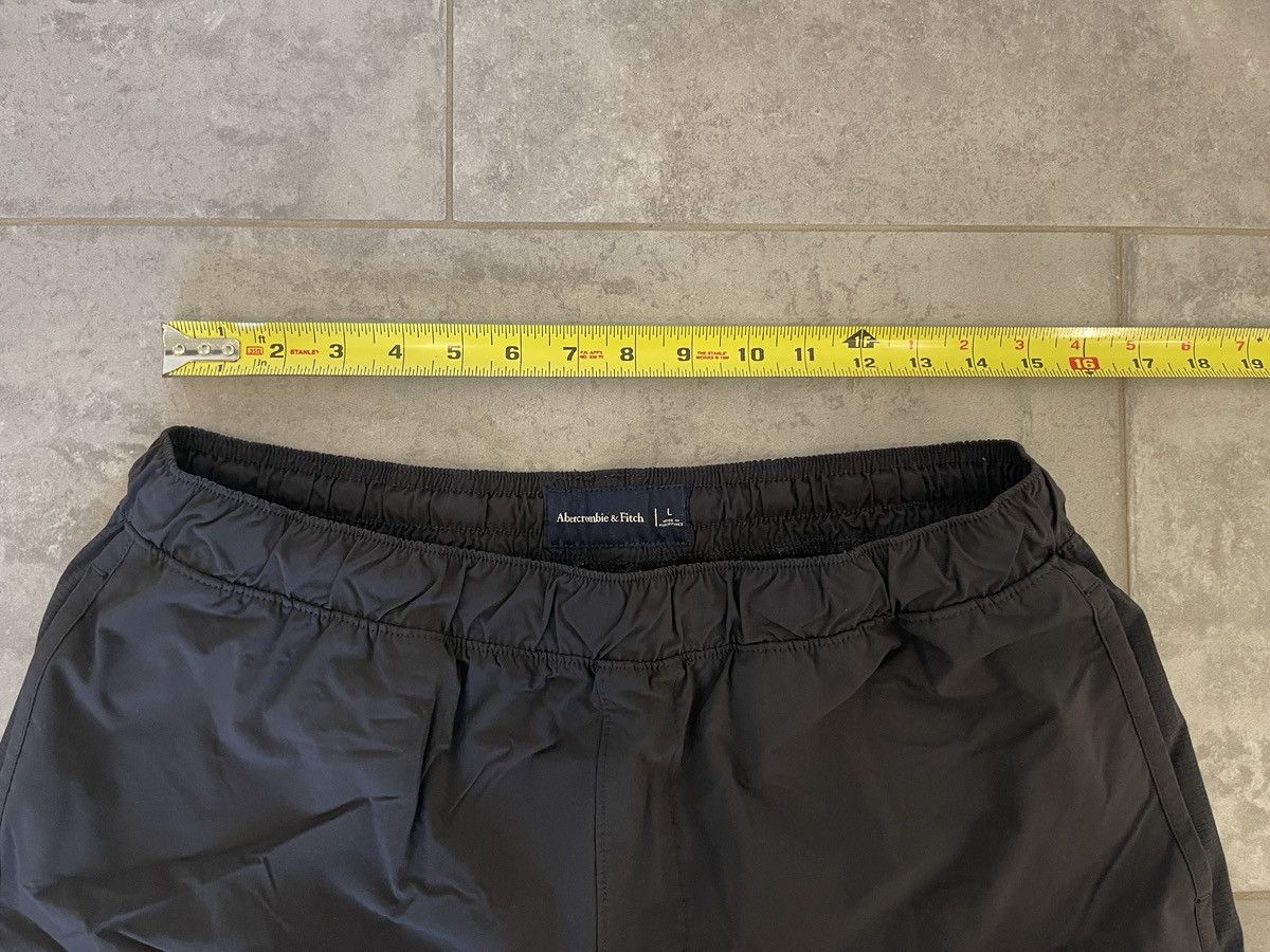 Abercrombie & Fitch Abercrombie & Fitch Nylon Shorts Size Large Size US 32 / EU 48 - 4 Thumbnail