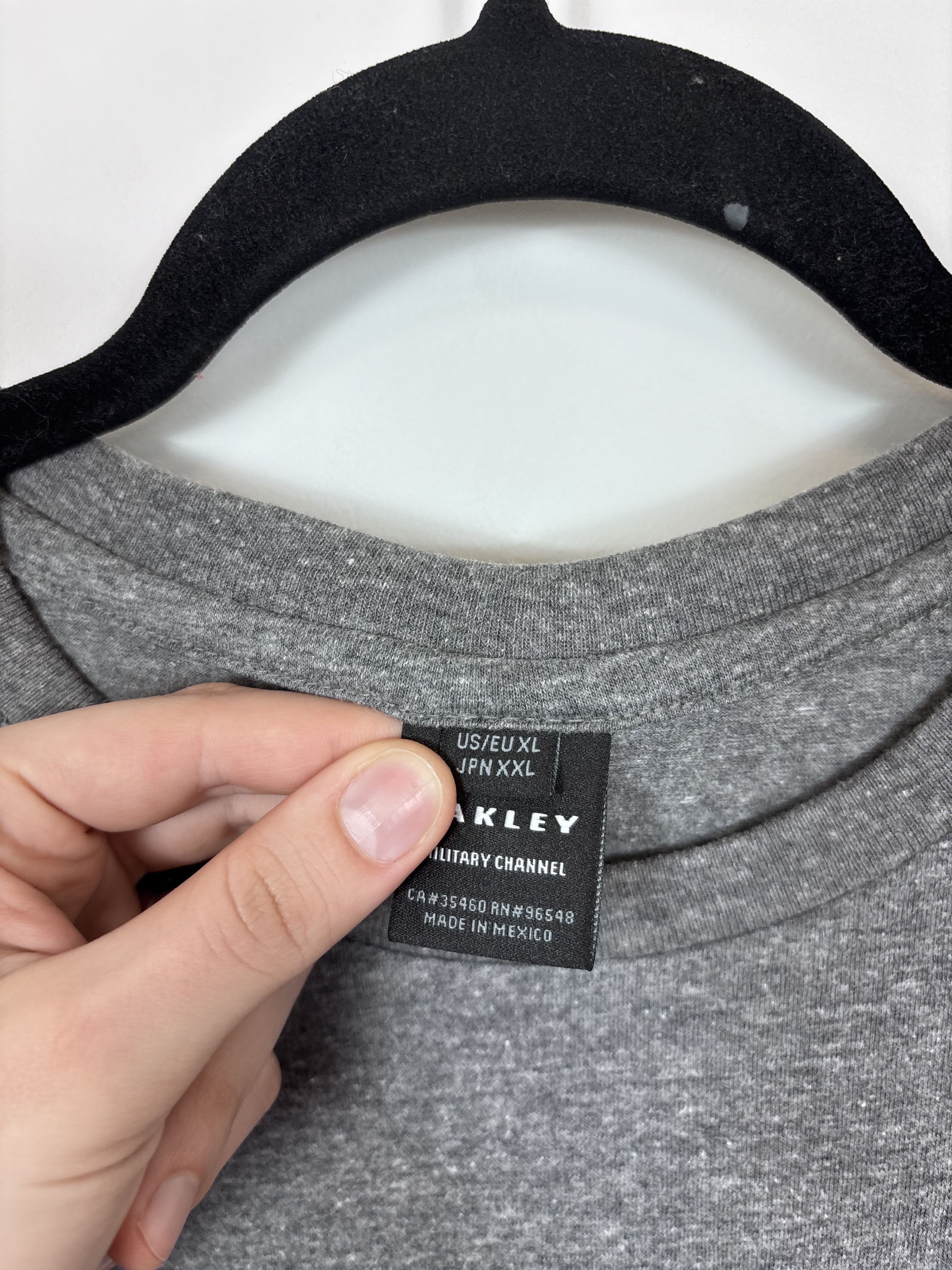Oakley Oakley Military Channel NWT Men’s Athletic Heather Grey Tee Size US XL / EU 56 / 4 - 10 Thumbnail