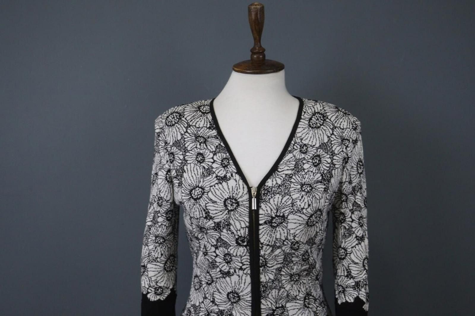 Designer Stizzoli Black White Floral Viscose Knitted Cardigan Size 42 Size M / US 6-8 / IT 42-44 - 2 Thumbnail