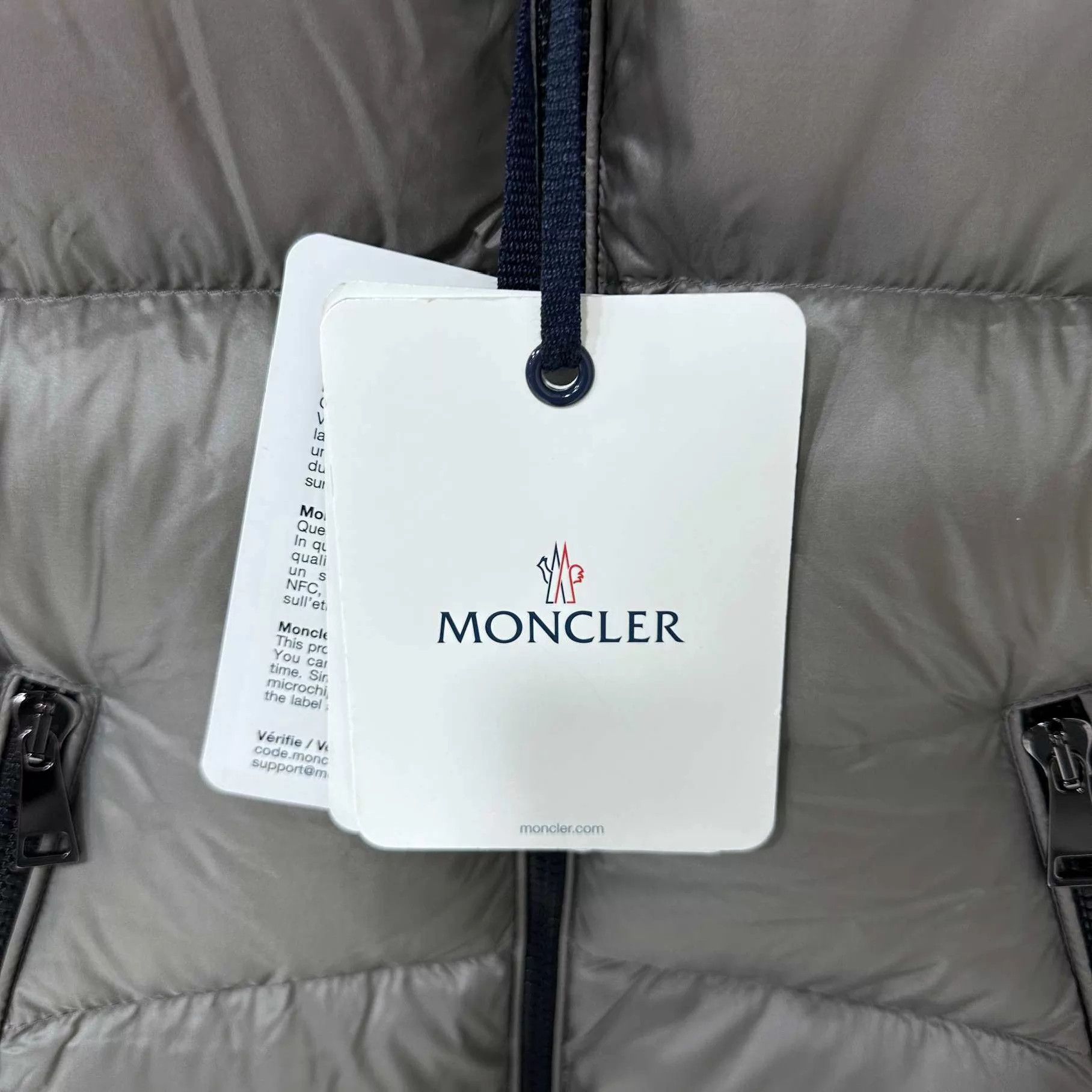Moncler Moncler Fourmi gray hooded down jacket 2 new tags Size XS / US 0-2 / IT 36-38 - 6 Thumbnail