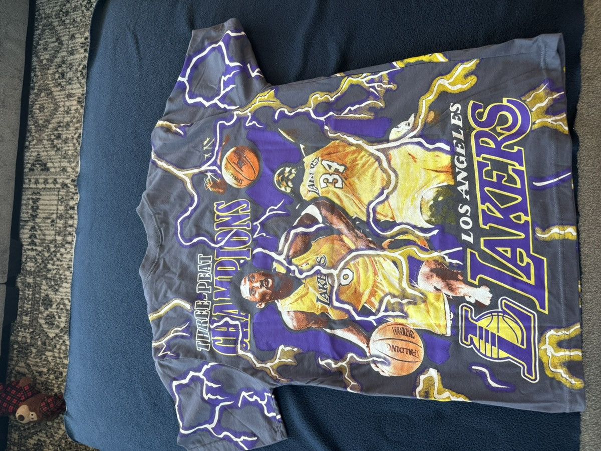 Other Kobe shaq three peat Tee Size US M / EU 48-50 / 2 - 2 Thumbnail