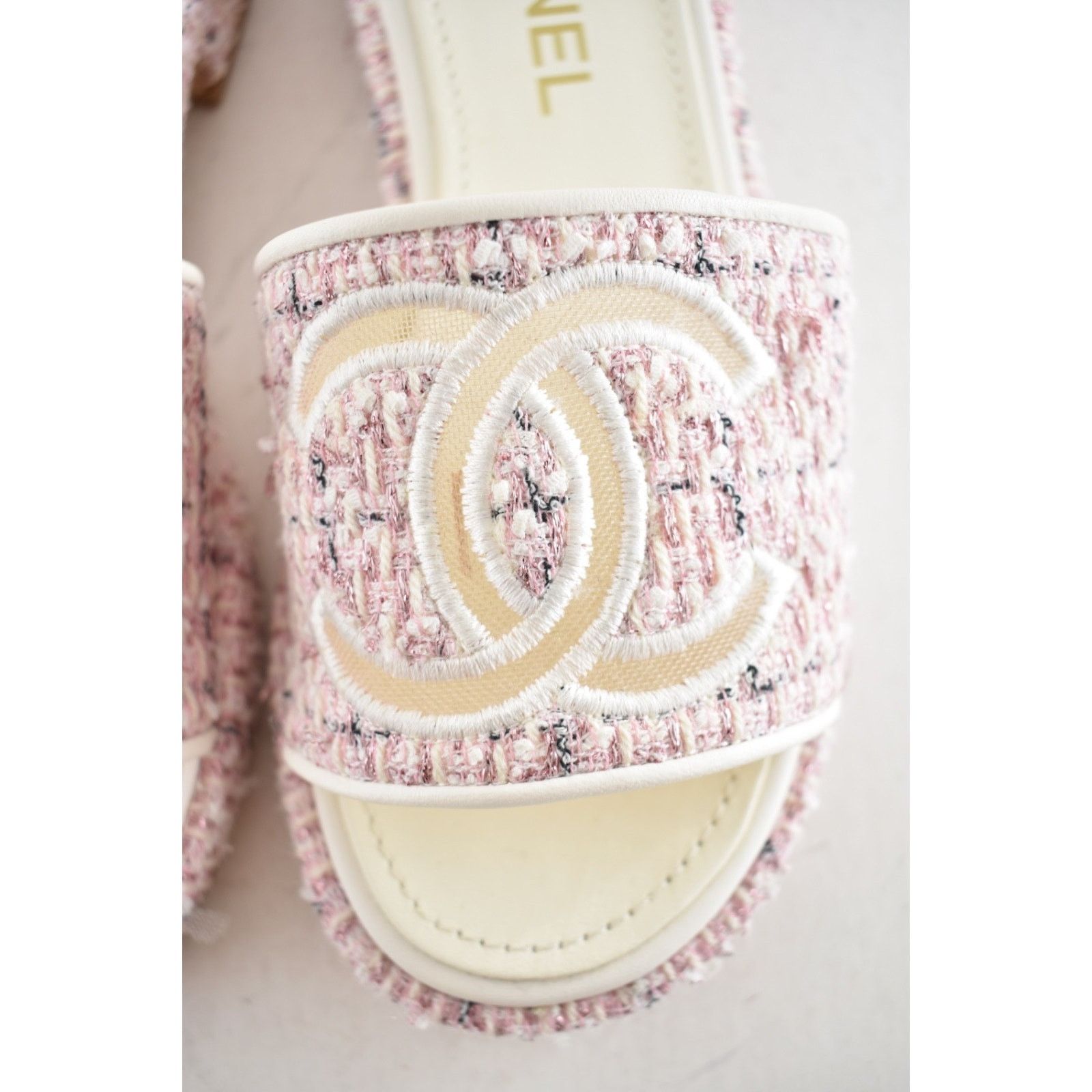 Chanel Chanel 20P Pink White Tweed Mesh CC Logo Slide Slip On Size US 6 / IT 36 - 7 Thumbnail