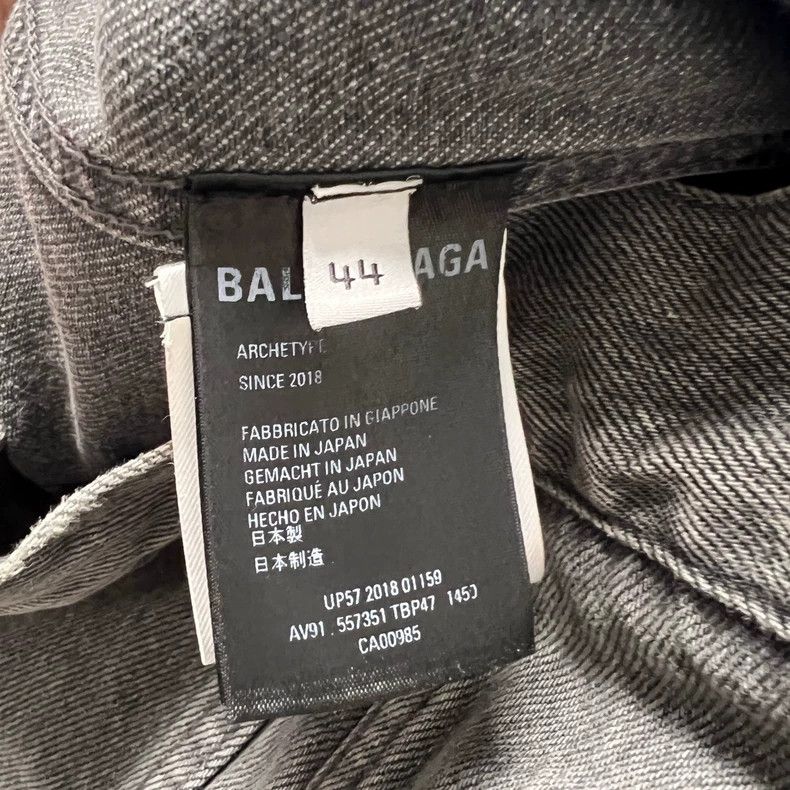 Balenciaga Balenciaga size 44 Back logo denim jacket Size US S / EU 44-46 / 1 - 4 Thumbnail