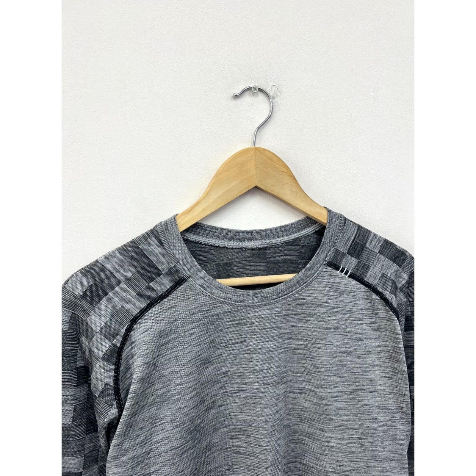 Lululemon Lululemon Stretch Your Head Pullover Shirt Long Sleeve Size L Men Gray Stretch Shirt Mens Lululemon Long Sleeve Crew Neck Activewear Size US L / EU 52-54 / 3 - 4 Thumbnail