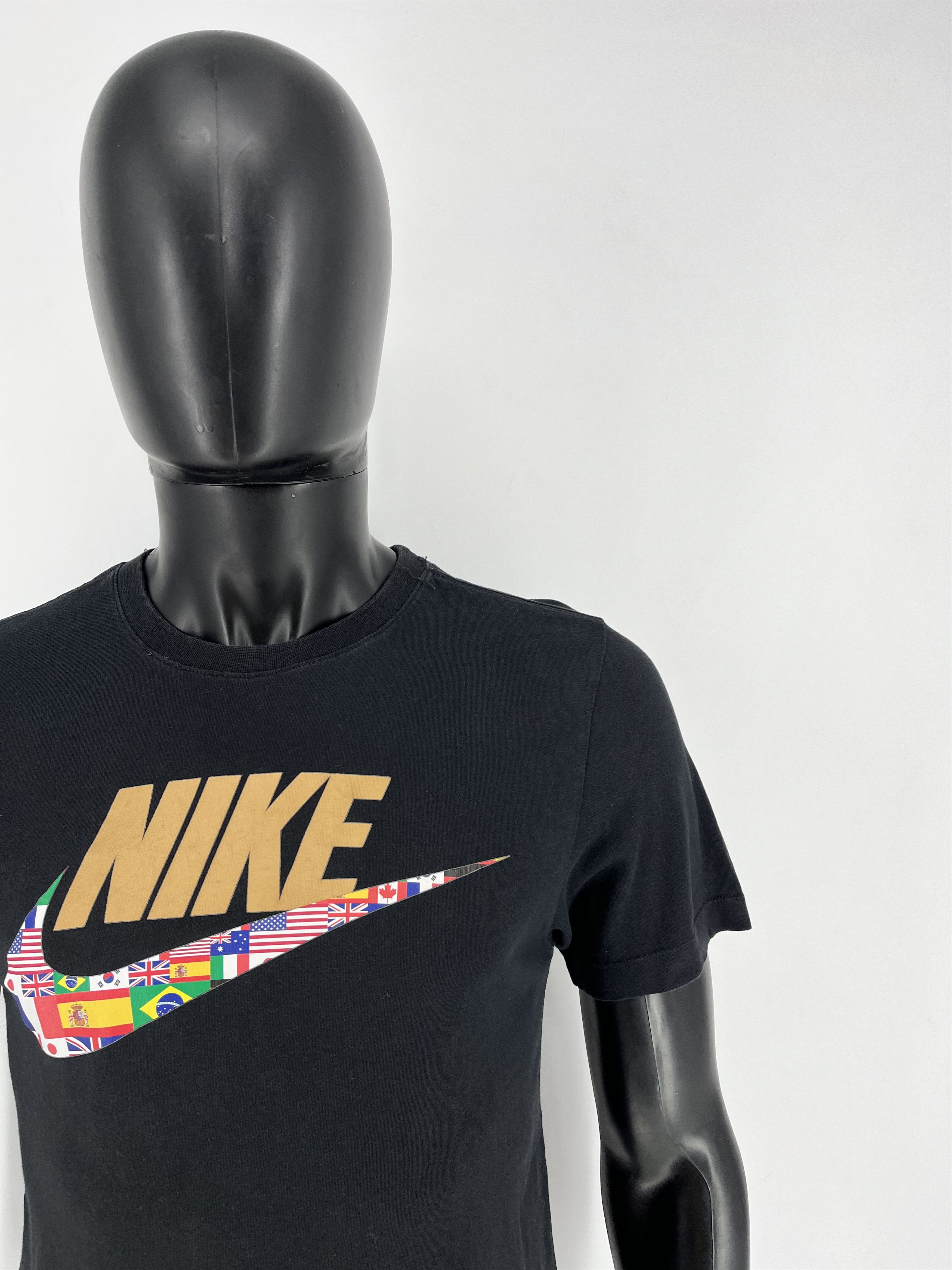 Nike Vintage Y2K Nike Center Swoosh Logo T-Shirt Size US S / EU 44-46 / 1 - 7 Thumbnail