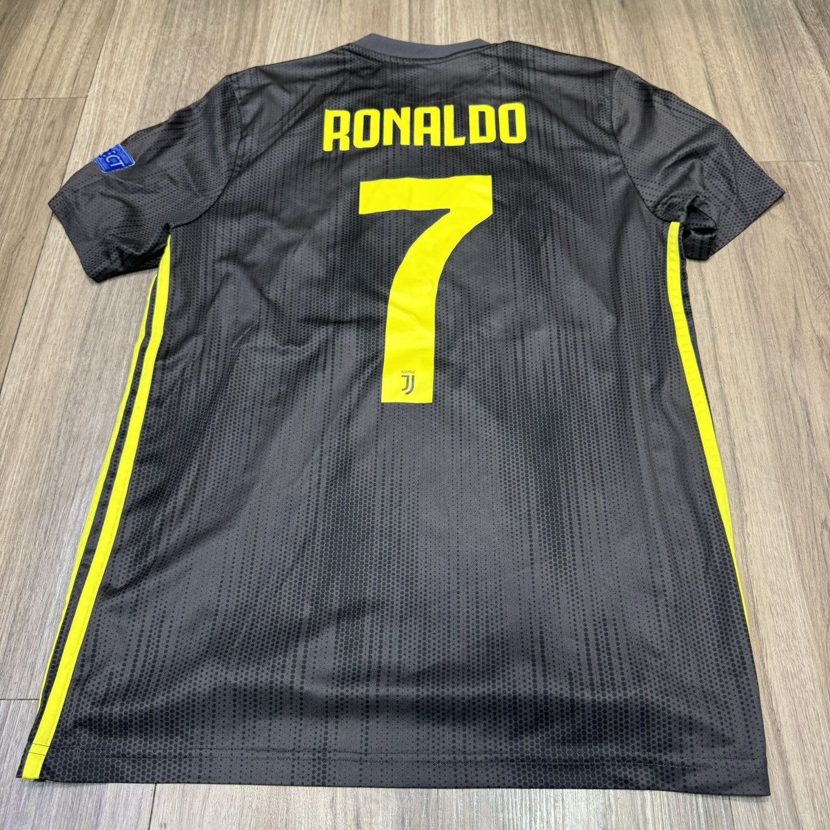 Adidas Juventus 18/19 C/L third away #7 Ronaldo Size US M / EU 48-50 / 2 - 2 Thumbnail