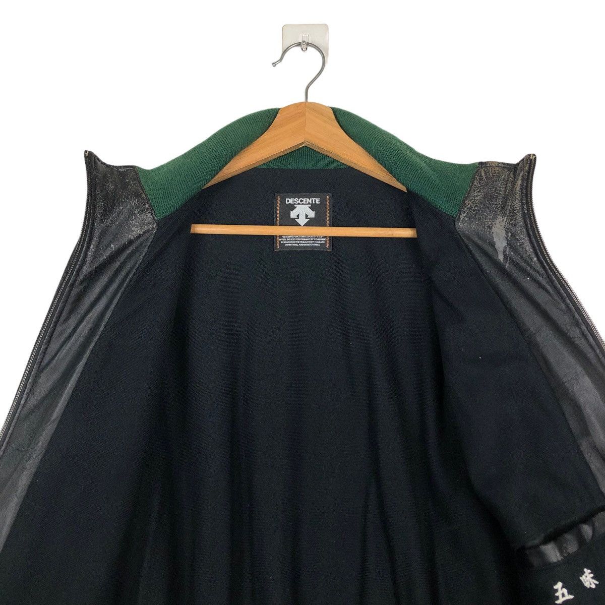 Japanese Brand Vintage Bomber Jacket Descente Big Logo Embroidered Jaguars Size US M / EU 48-50 / 2 - 14 Thumbnail