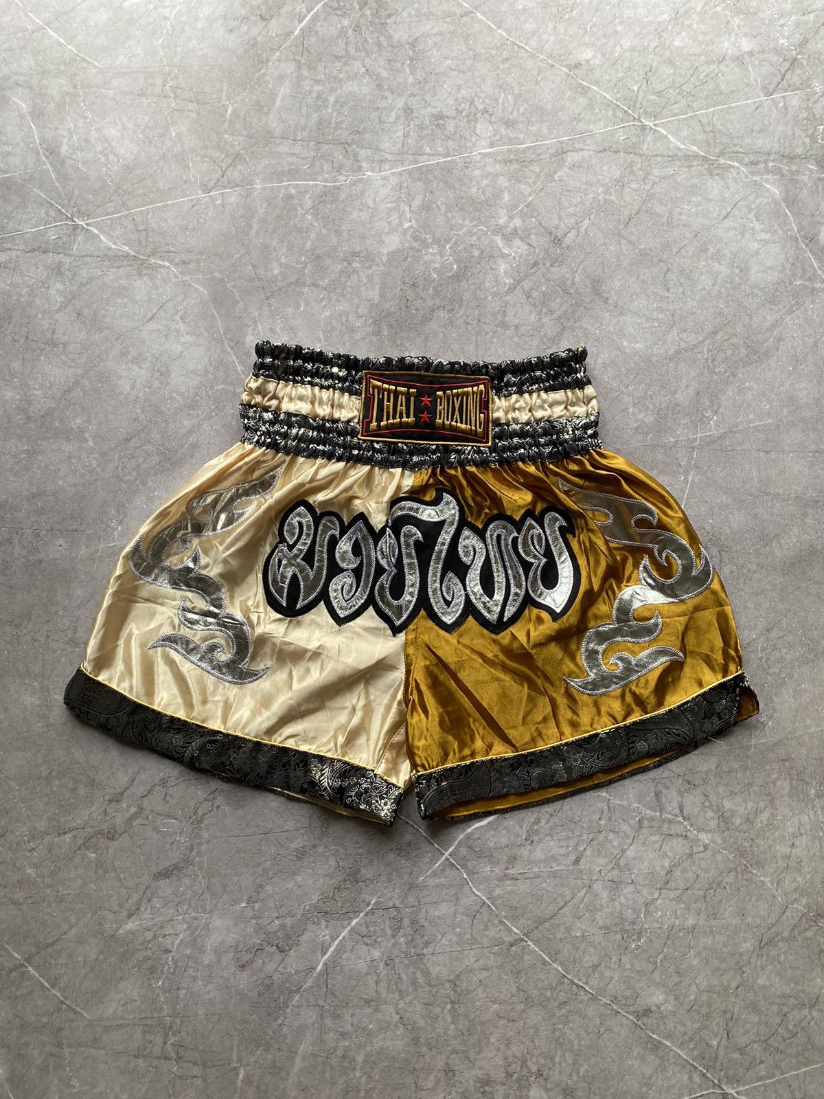 Vintage Vintage Muay Thai Boxing MMA Dragon Print Shorts Size L Size US 34 / EU 50 - 2 Thumbnail