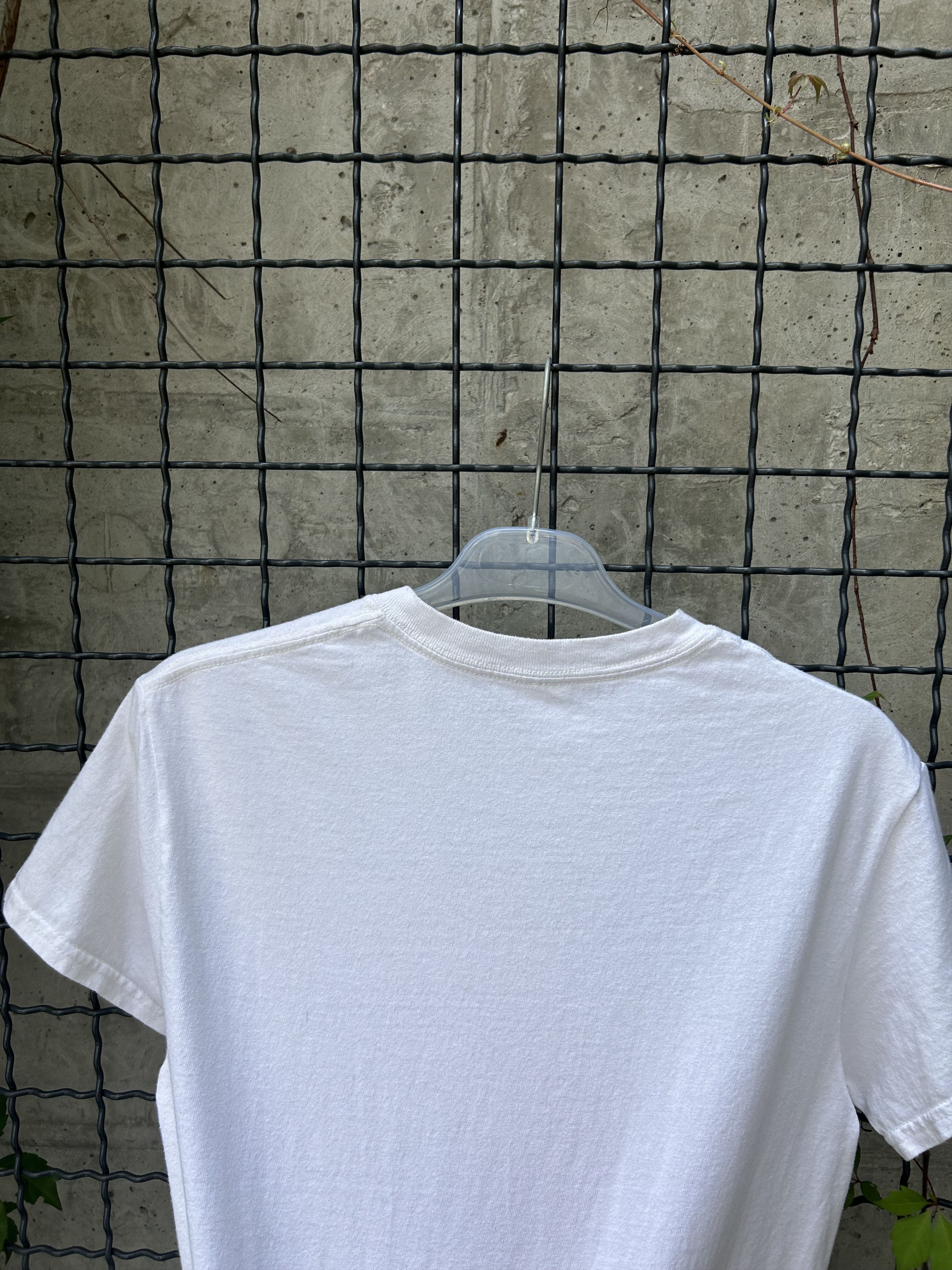 Band Tees Vintage 2011 Red Hot Chili Peppers Rock Band T-shirt Size US S / EU 44-46 / 1 - 9 Thumbnail