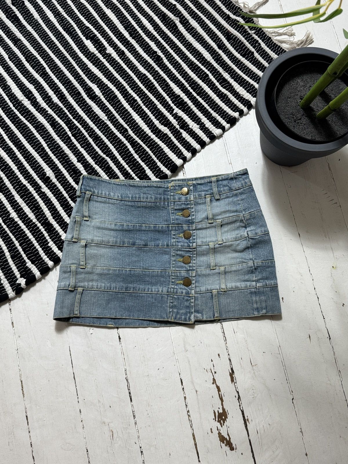 Mango VINTAGE AVANT GARDE BELT STYLE MINI DENIM SKIRT Size 26" / US 2 / IT 38 - 2 Thumbnail