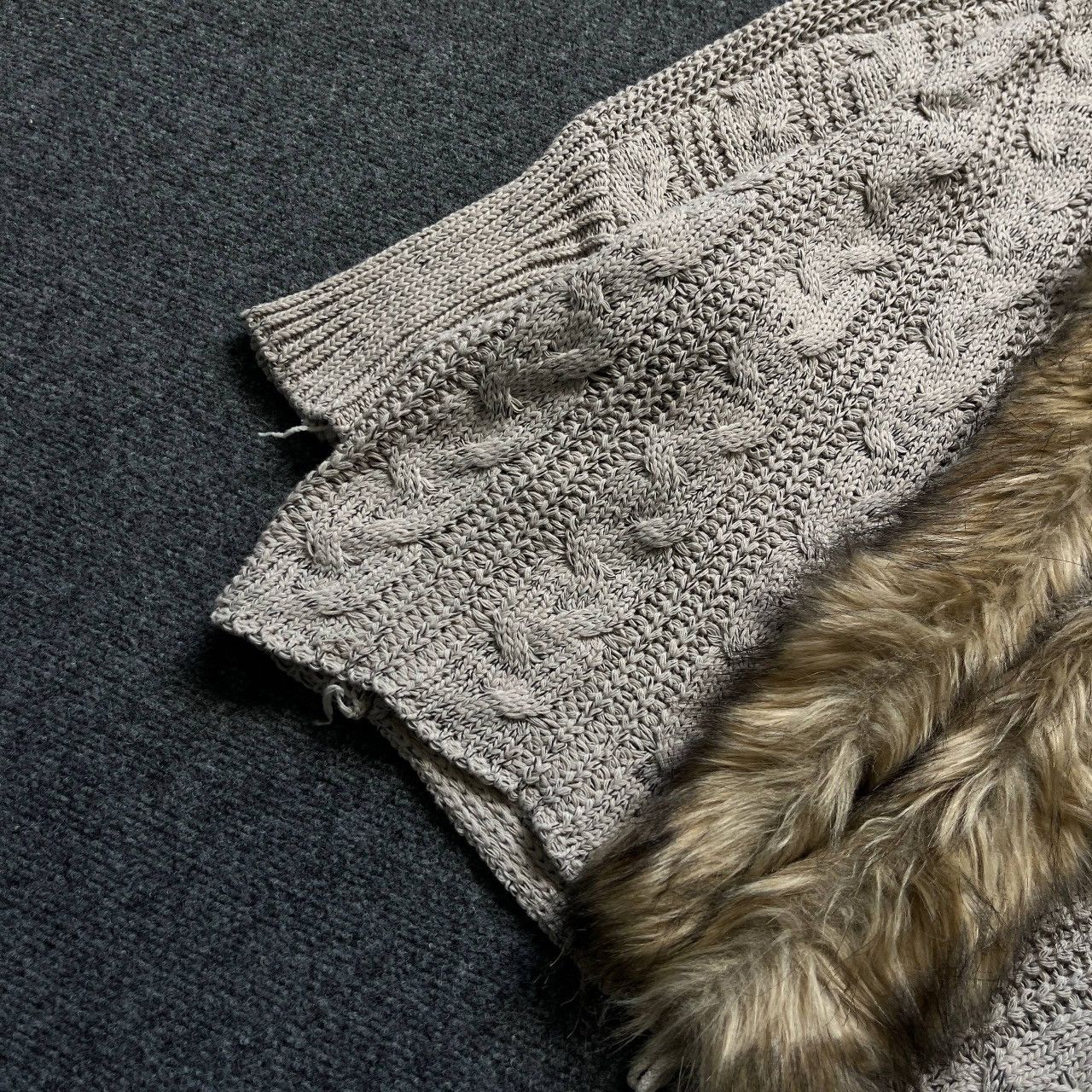 If Six Was Nine VTG Women’s Cape Knit With Faux Fur One Size 00s USA Hype Size ONE SIZE - 15 Thumbnail