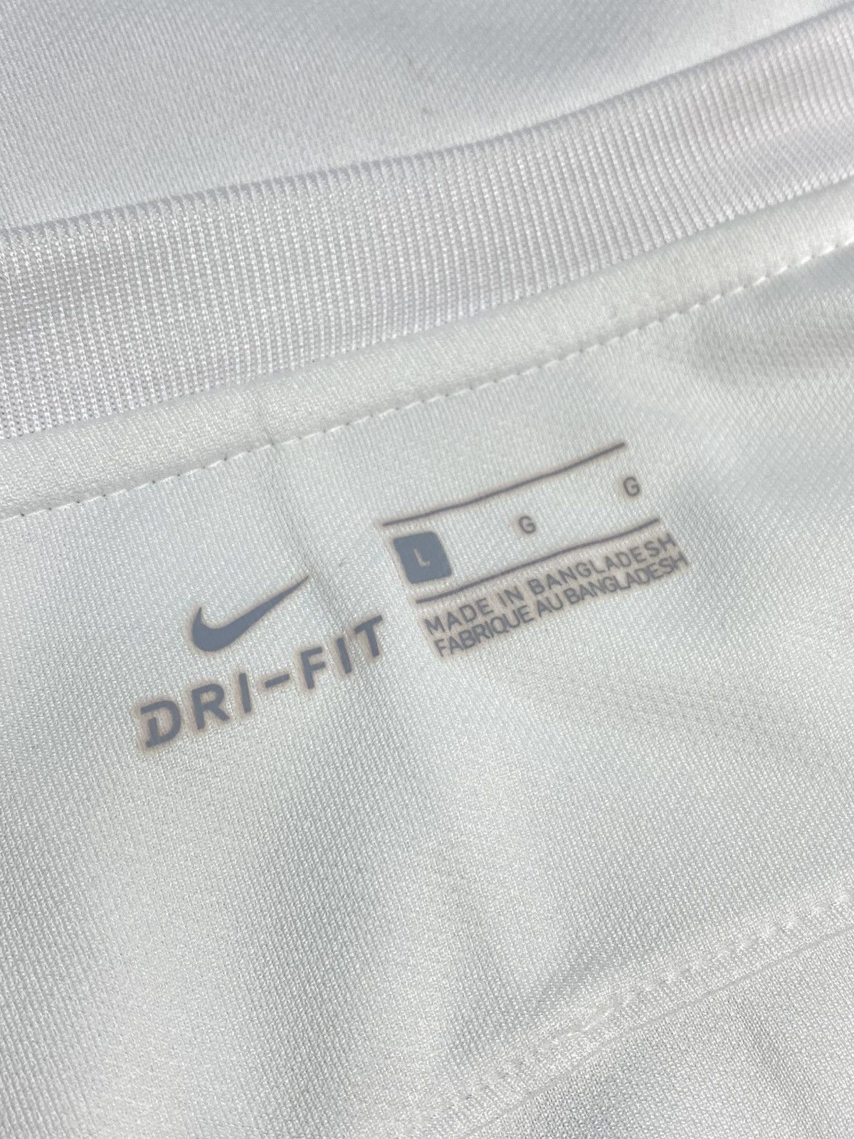 Nike Nike Red Bull Salzburg 2016/17 Home Football Shirt Jersey Size US L / EU 52-54 / 3 - 14 Thumbnail