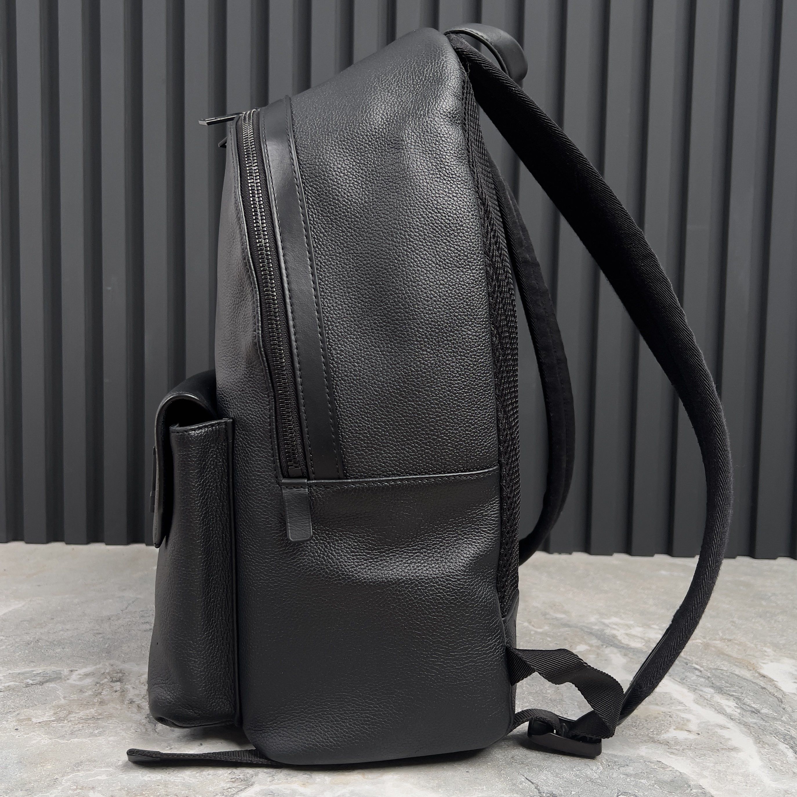 Louis Vuitton Louis Vuitton Aerogram Takeoff Backpack Grain Leather Size ONE SIZE - 3 Thumbnail