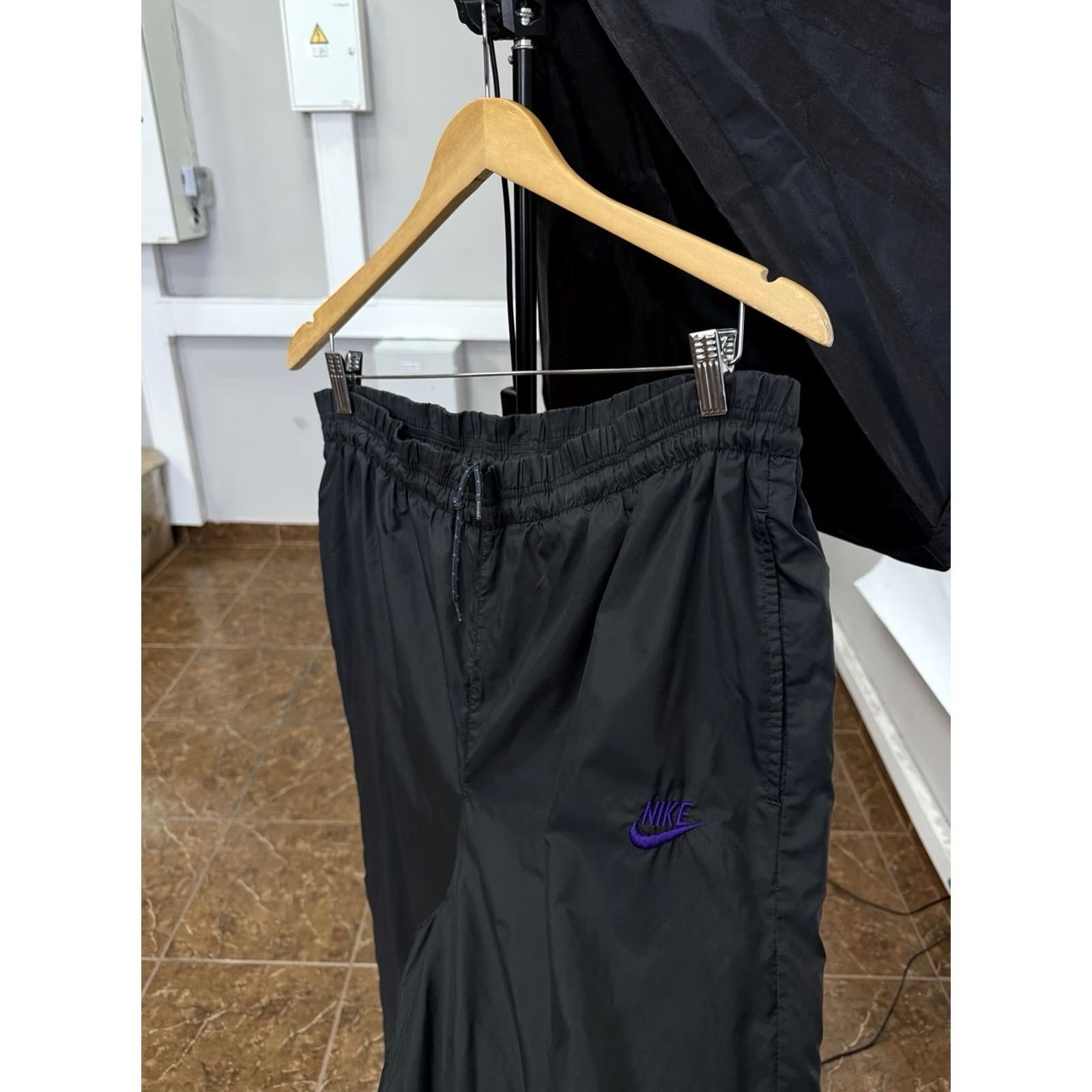 Nike VINTAGE Nike Track Pants L Black 80s Retro Nylon Men Size US 33 - 2 Thumbnail