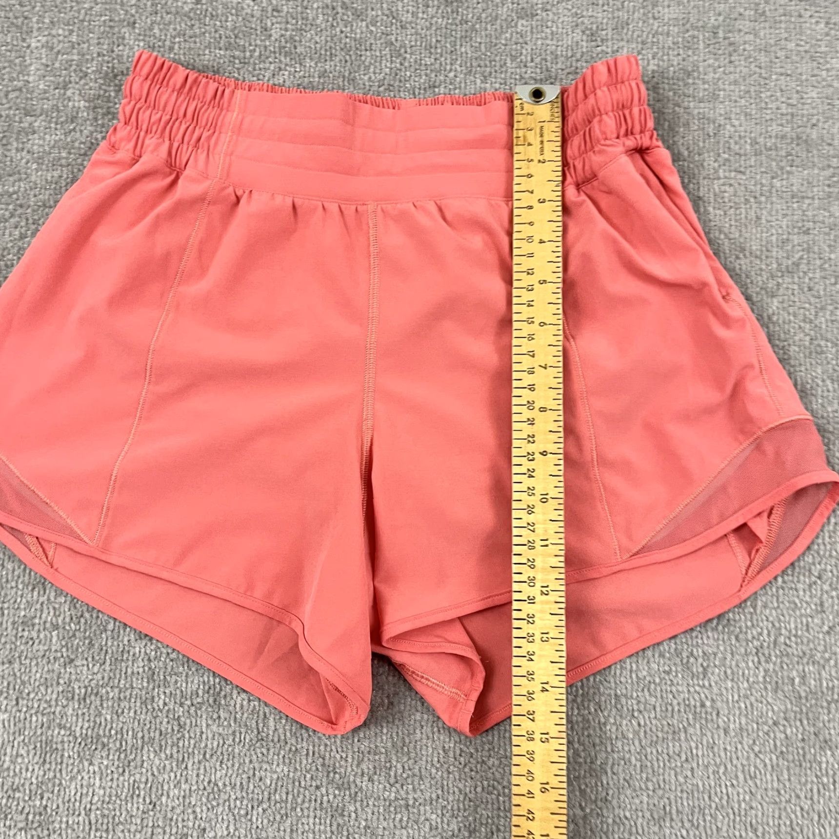 VINTAGE Lululemon Hotty Hot Shorts Womens Size 6 Raspberry 4 Lined High Rise Running Pink