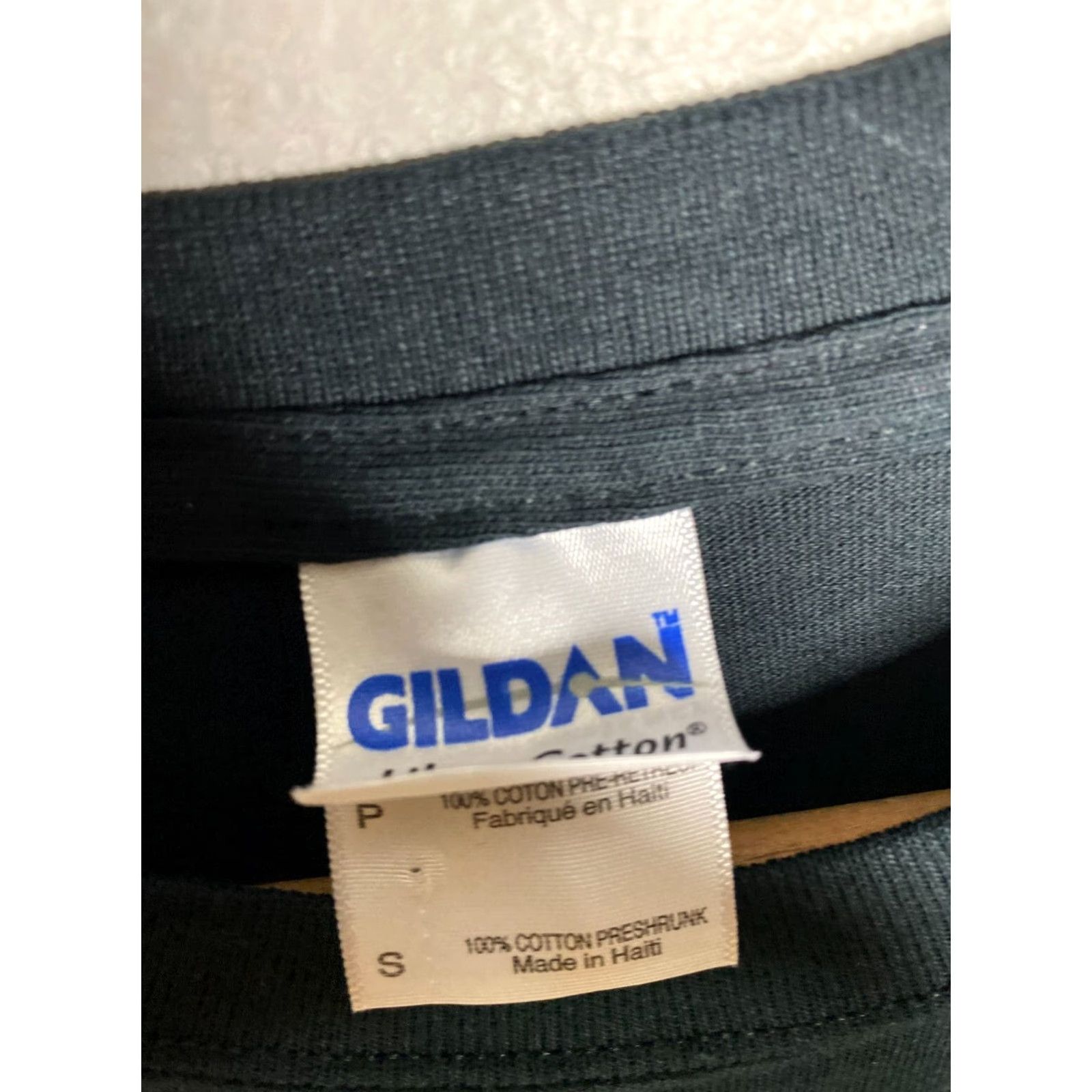 Gildan VINTAGE Gildan T-Shirt Boys? Mens? 90s Graphic Tee Crew Neck Short Sleeve Black S Small Black 2000-2009 Adults Mens Size US S / EU 44-46 / 1 - 3 Thumbnail