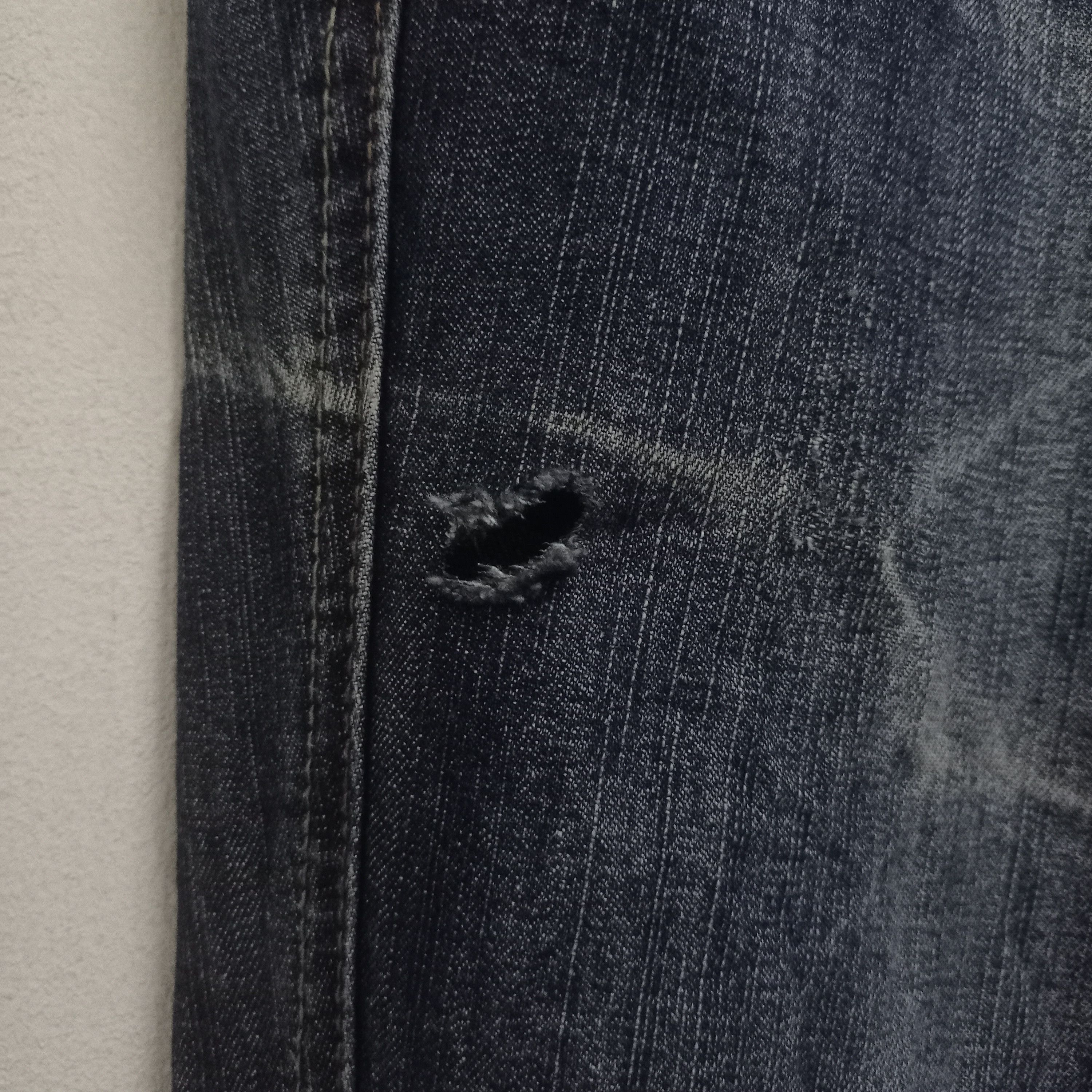 Japanese Brand Vintage Japanese Brand Washed Blue Distressed Loose Jeans Size US 34 / EU 50 - 5 Thumbnail