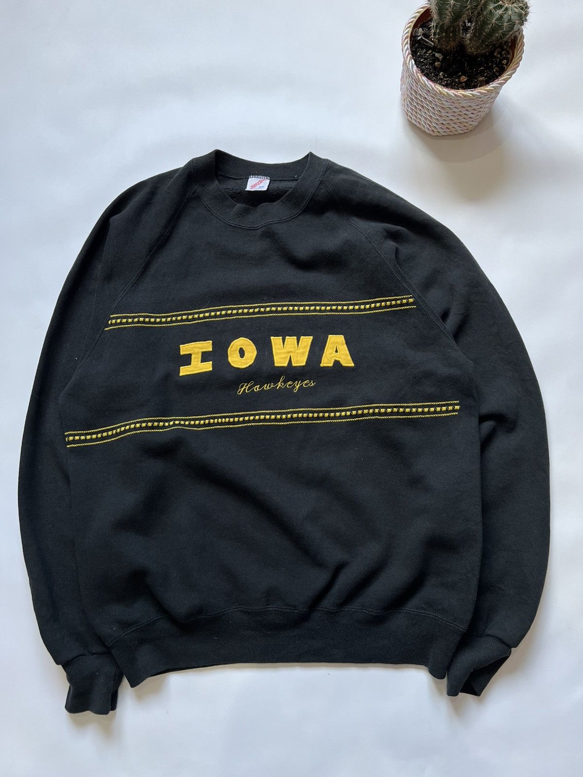 NCAA Vintage Iowa Hawkeye Black 90’s Sweatshirt Oversized Size US XL / EU 56 / 4 - 1 Thumbnail
