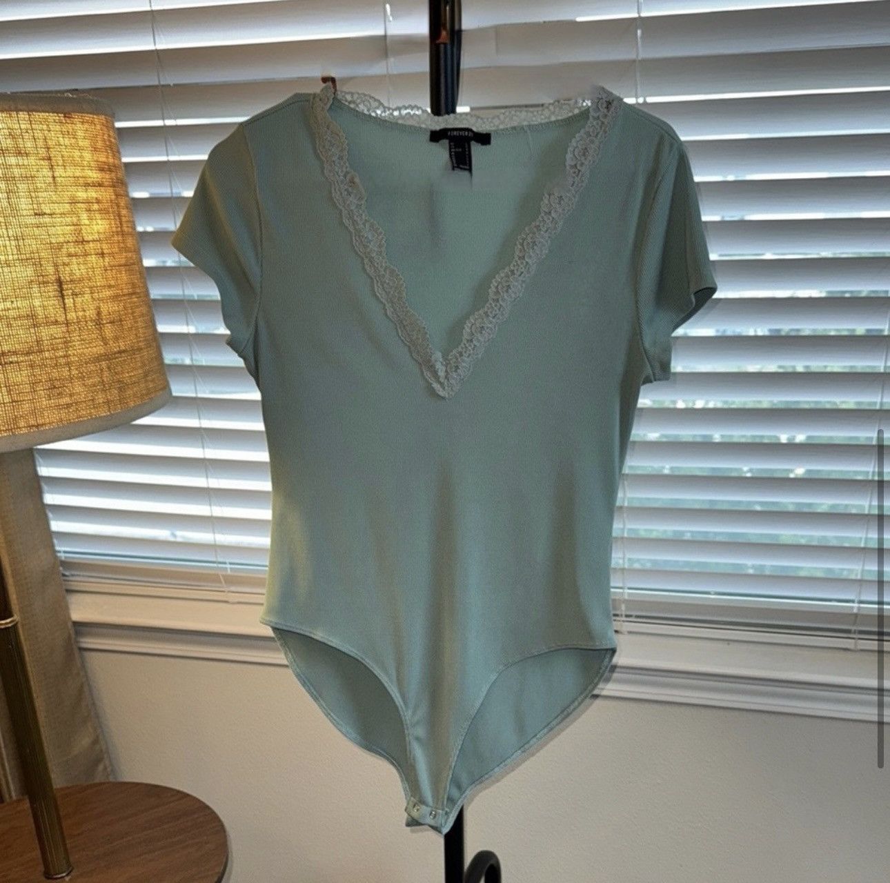 Forever 21 Forever 21 LaceTrim Ribbed V-Neck Bodysuit Sage Green Size L Size L / US 10 / IT 46 - 4 Thumbnail