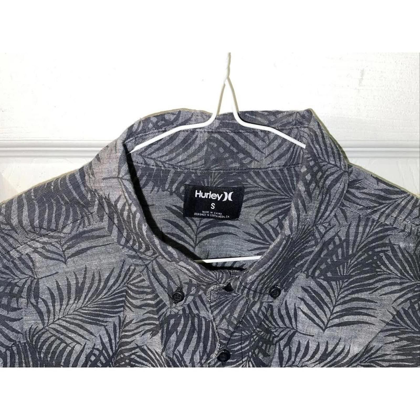 Other Hurley Short Sleeve Tropical Print Shirt - Size S Size US S / EU 44-46 / 1 - 3 Thumbnail