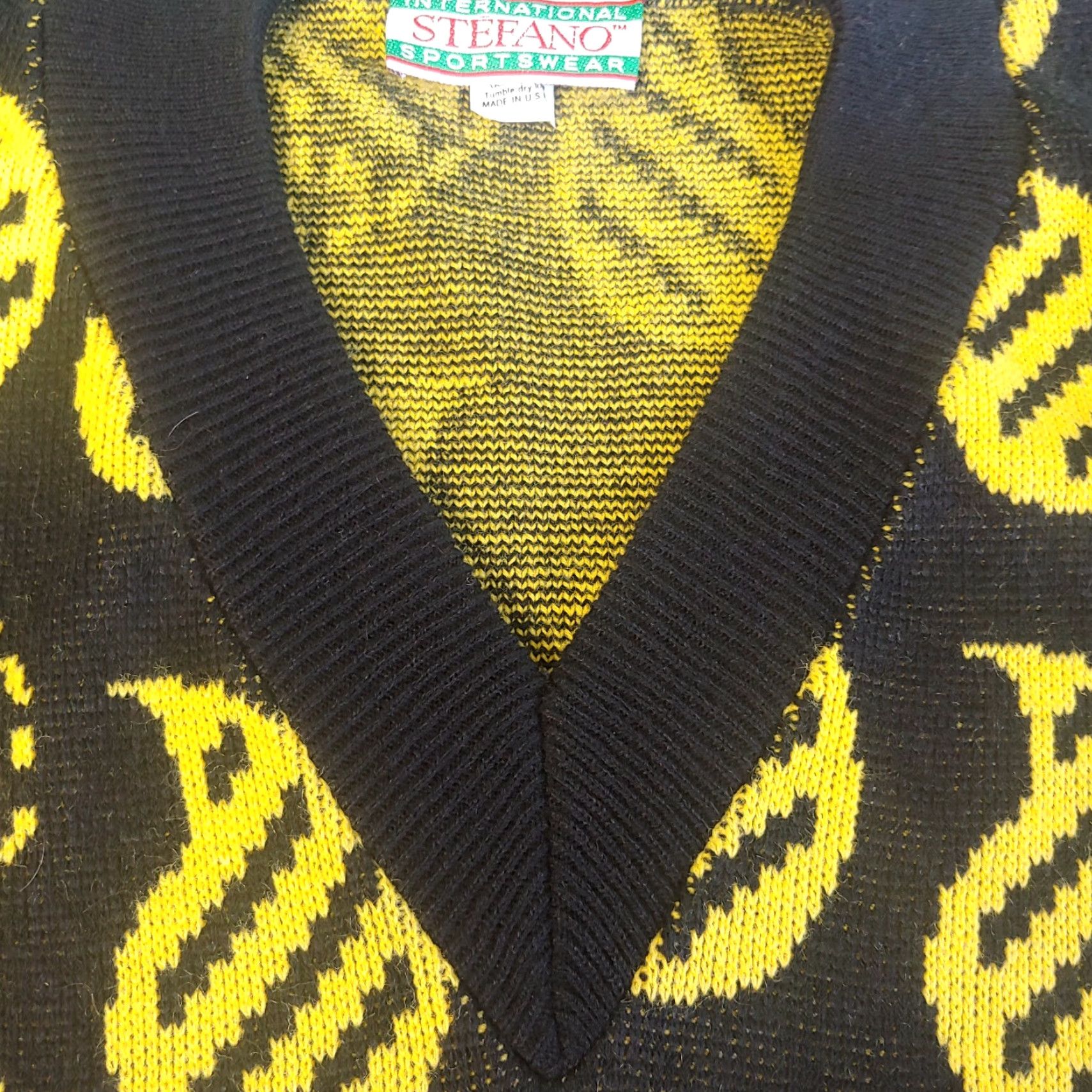 Vintage VINTAGE Stefano Sweater Large V-Neck Retro Paisley Black Yellow Women's 80s Chic Pullover Knit Long Sleeve - 1980s Vintage 1980s Size L / US 10 / IT 46 - 6 Thumbnail