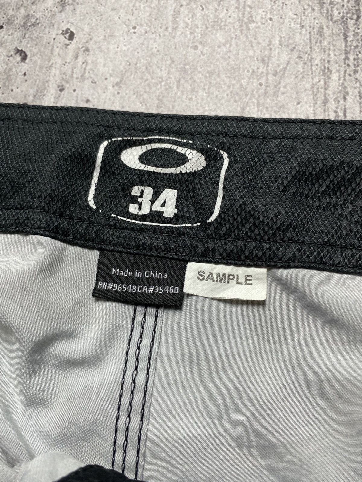 Oakley Vintage Oakley Camo Shorts Size US 34 / EU 50 - 4 Thumbnail