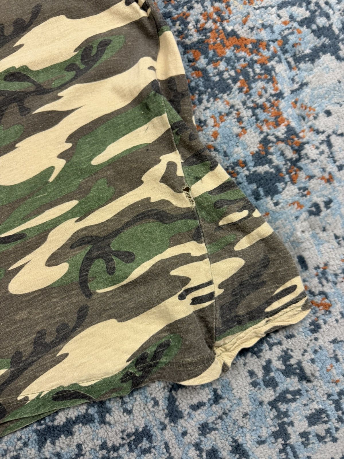 Vintage Vintage 90s camo army military distressed boxy tee kanye Size US L / EU 52-54 / 3 - 14 Thumbnail