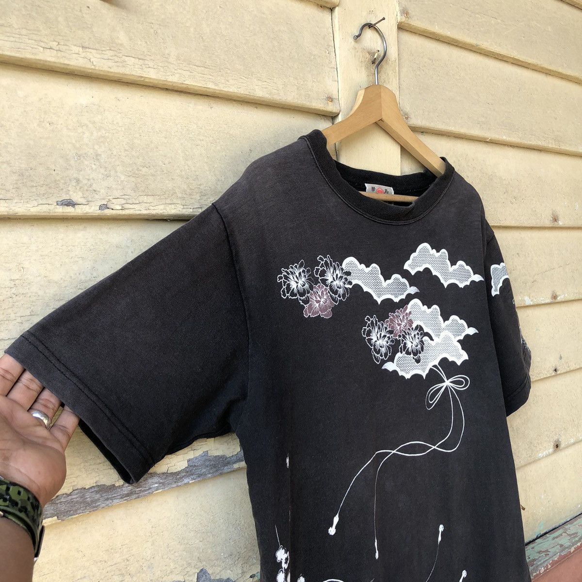 If Six Was Nine 🔥Faded🔥 Vintage y2k Koi Fish Embroided Sunfaded Tshirt Size US L / EU 52-54 / 3 - 7 Thumbnail