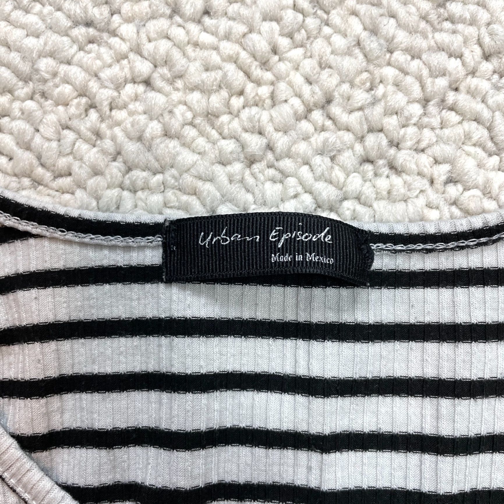Vintage Urban Episode Shirt Girls M White Black Striped Short Sleeve Ribbed Stretch Floral Jersey Polyester Spandex Casual Size M / US 6-8 / IT 42-44 - 7 Thumbnail