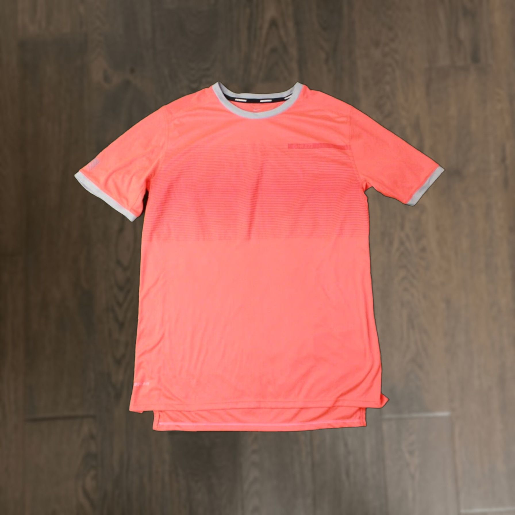 Nike NIKE RUNNING DRI-FIT ORIGINAL 2013 MEN SHIRT JERSEY T-SHIRT M ORANGE GRAY Nike Running T-Shirt Men M Short Sleeve Crew Neck 2013 Dri-Fit Running Size US M / EU 48-50 / 2 - 1 Thumbnail