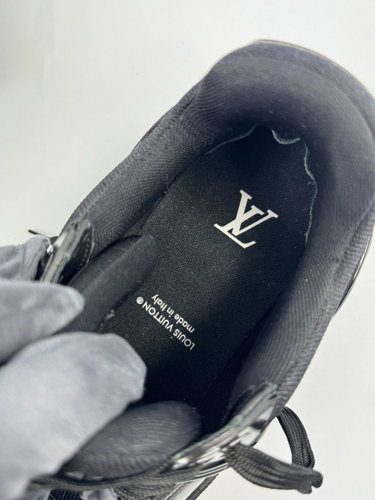 Louis Vuitton PATENT LOW TOP SNEAKERS Size US 9 / EU 42 - 6 Thumbnail