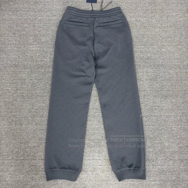 Louis Vuitton Louis Vuitton size s Grey full logo sweatpants Size US 28 / EU 44 - 2 Thumbnail